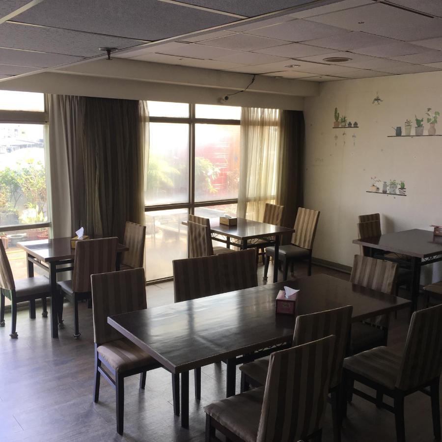 Hotel 文南哥爸妻夫飯店 Tainan Exterior foto